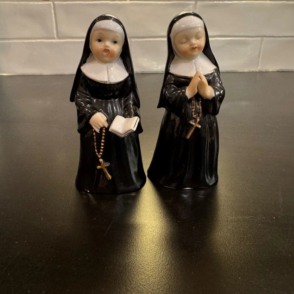 Vintage Nun Figurine Set 5 Inch Black White Porcelain Praying Singing Sisters
